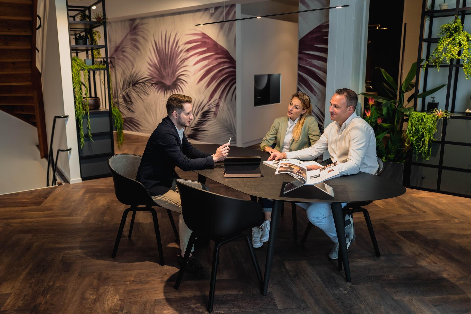 Schritt für Schritt zum Traumbad - Schritt 2, Persönliche Beratung in der Ausstellung