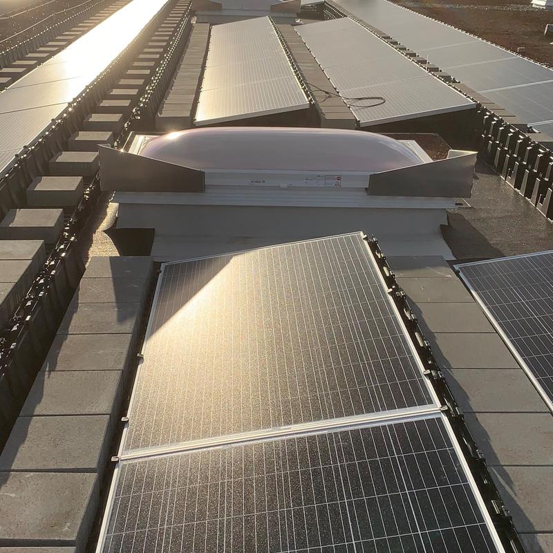 Nachhaltigkeit z. B. mit Photovoltaikanlagen bei PFEIFFER & MAY